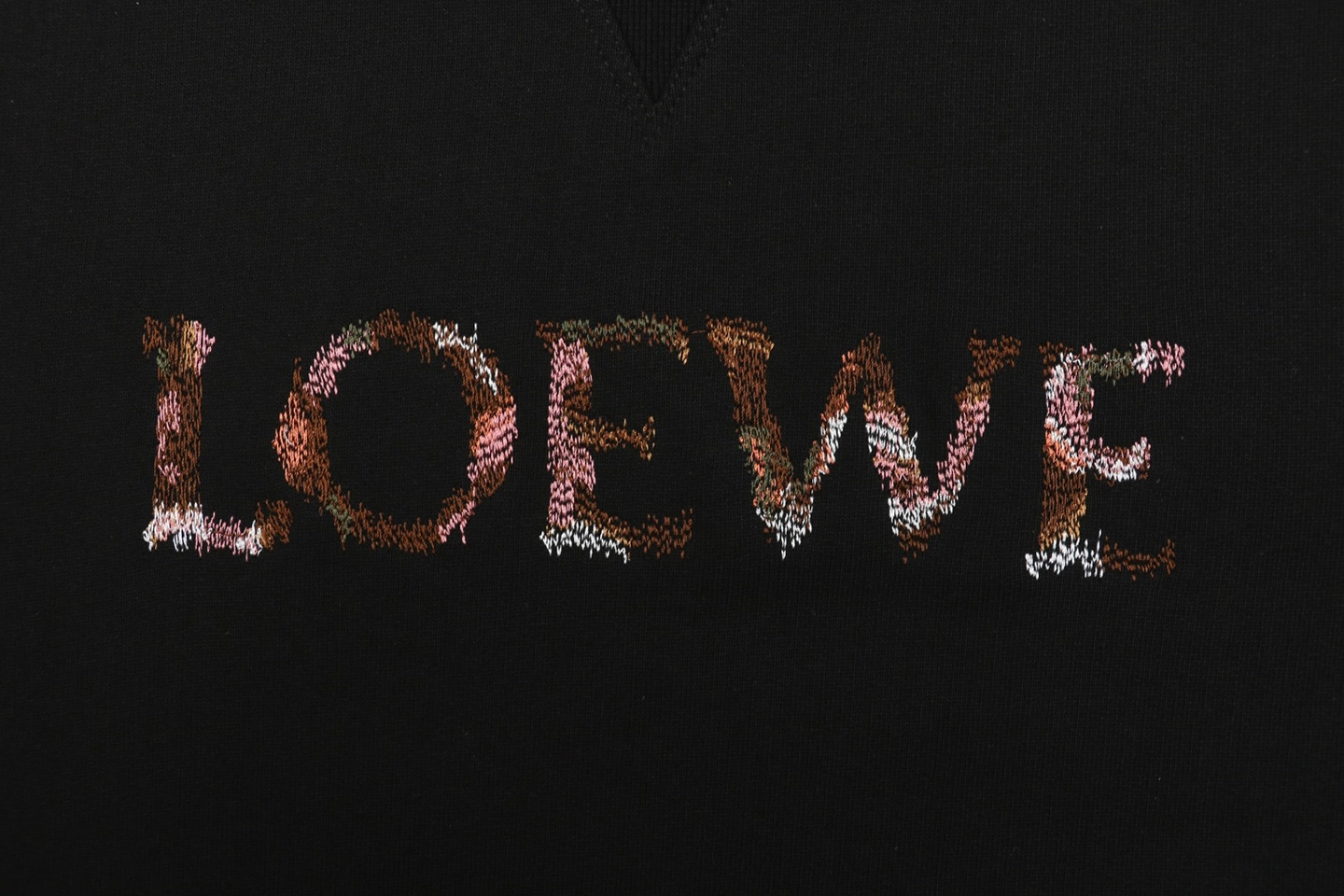L Gradient Embroidered Logo Crewneck Sweatshirt Front Print