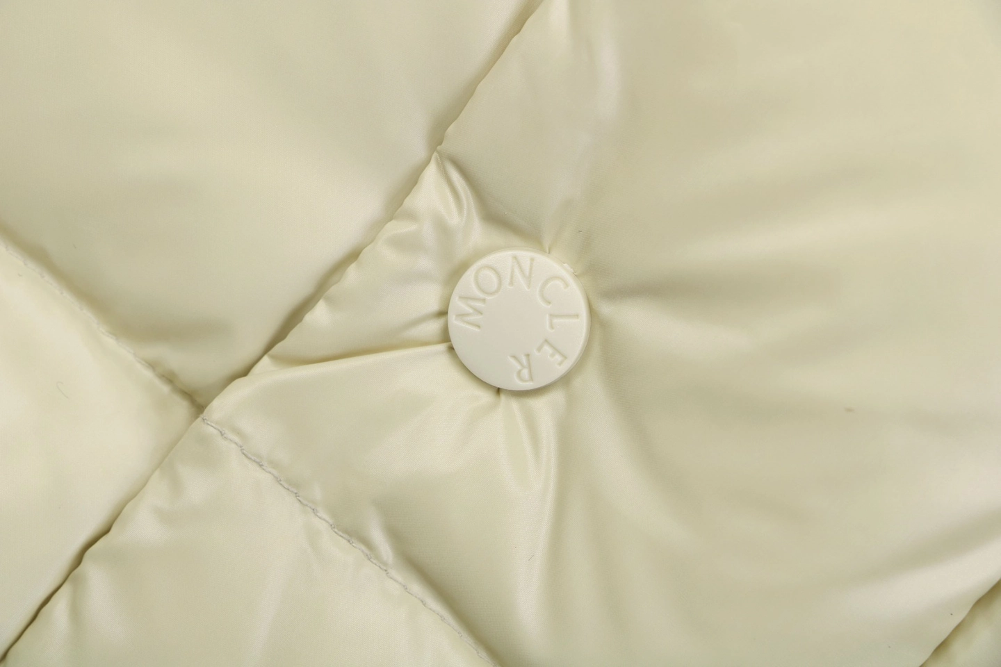 Mxxcler Abbadia Short Quilted Down Jacket #MT-2066 White Button