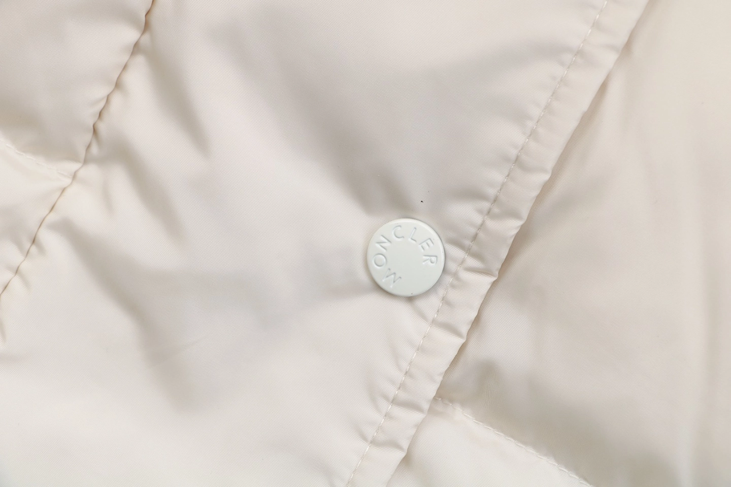 Mxxcler Chamer Long Hooded Down Jacket White Button