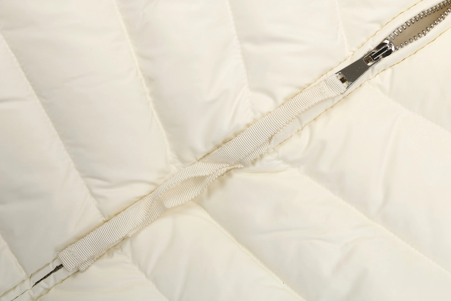 Mxxcler Irregular Panel Quilted Down Jacket White Zipper puller