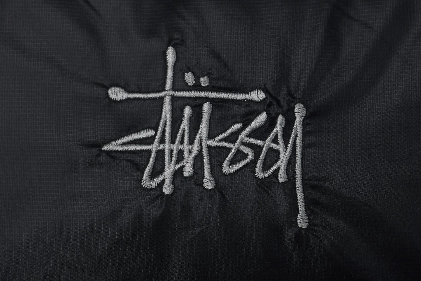 Stussy Classic Logo Hooded Down Jacket – Black/Grey Embroidery Grey Brand