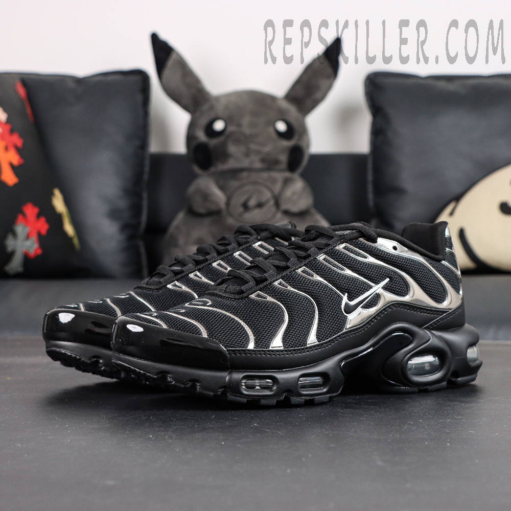 Nike Air Max Plus SE Black Chrome Silver sneakers front view