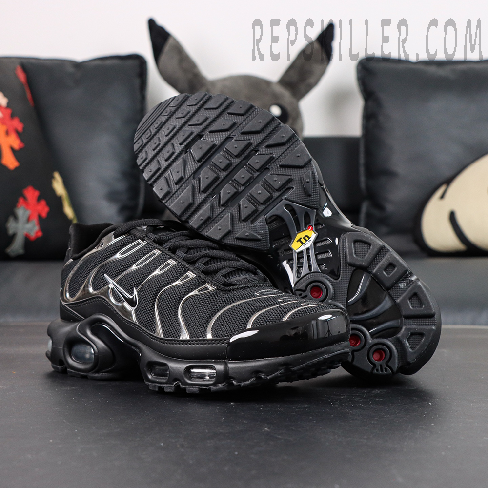 Nike Air Max Plus SE Black Chrome Silver outsole traction and Tn Air structure
