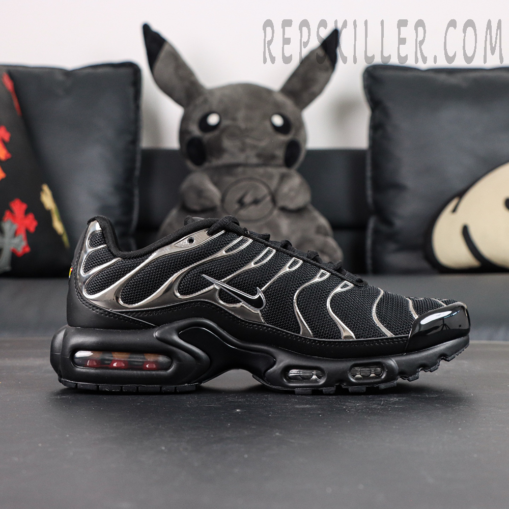 Nike Air Max Plus SE Black Chrome Silver sneakers side profile view