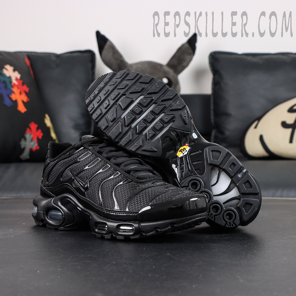 Nike Air Max Plus Triple Black sneakers outsole traction detail