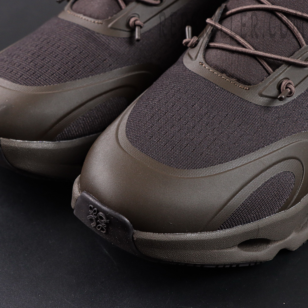 Close-up of toe box and mesh upper on Loewe x ON Cloudsolo Dark Brown Black sneakers