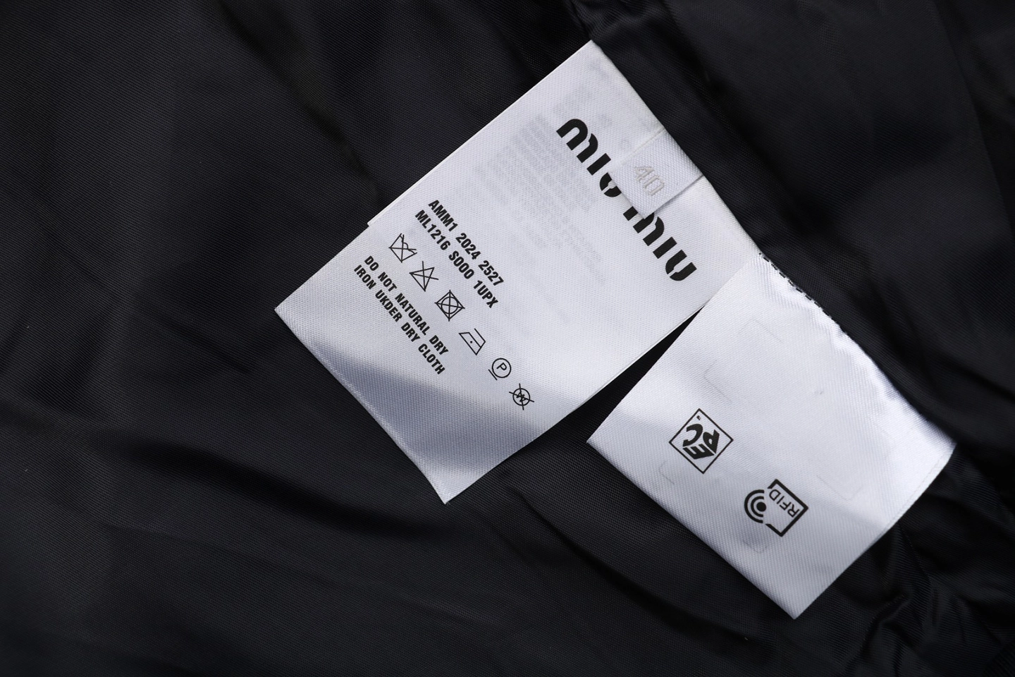 Miu Miu Logo Trim Collar Knit Zip Jacket Wash label