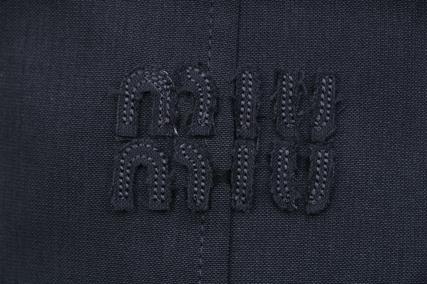 Miu Miu Single-Breasted Glossy Trench Coat9.jpeg