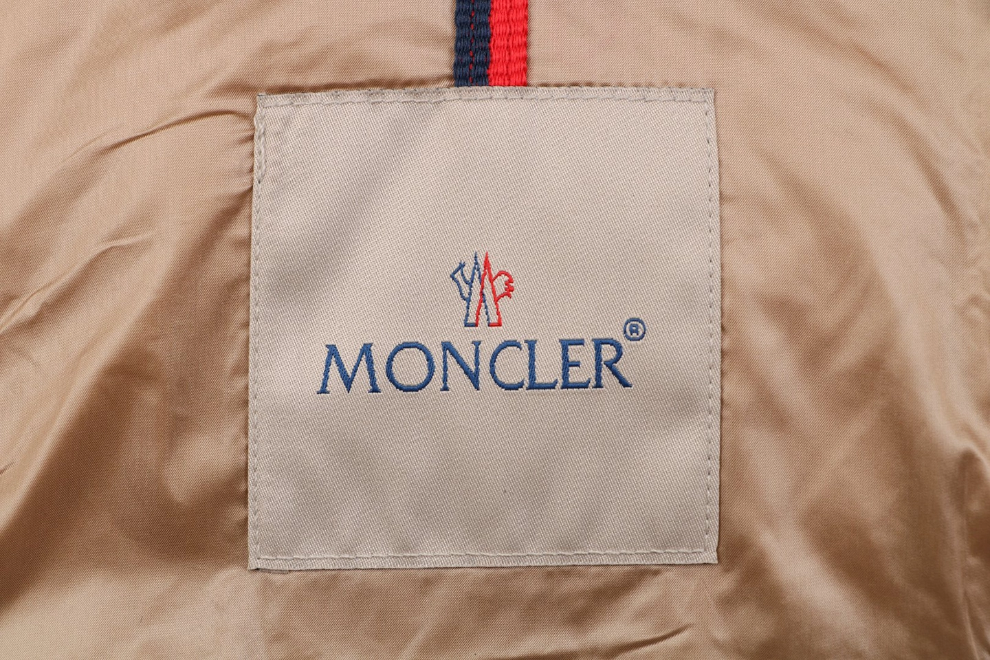 Moncler Parana Short Hooded Down Jacket Brand label