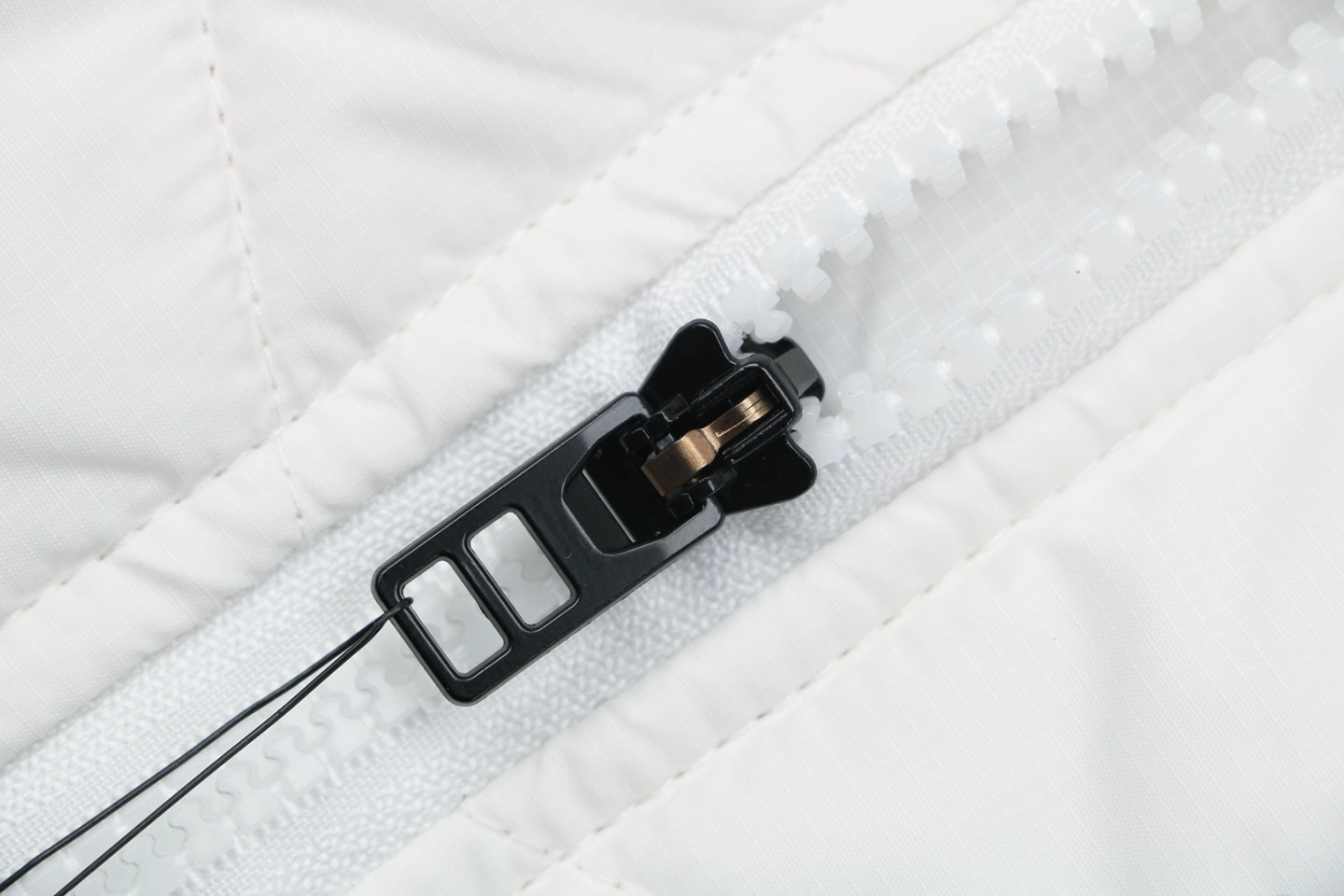 Nike Windrunner Diagonal Quilted Hooded Down Jacket White Zipper puller