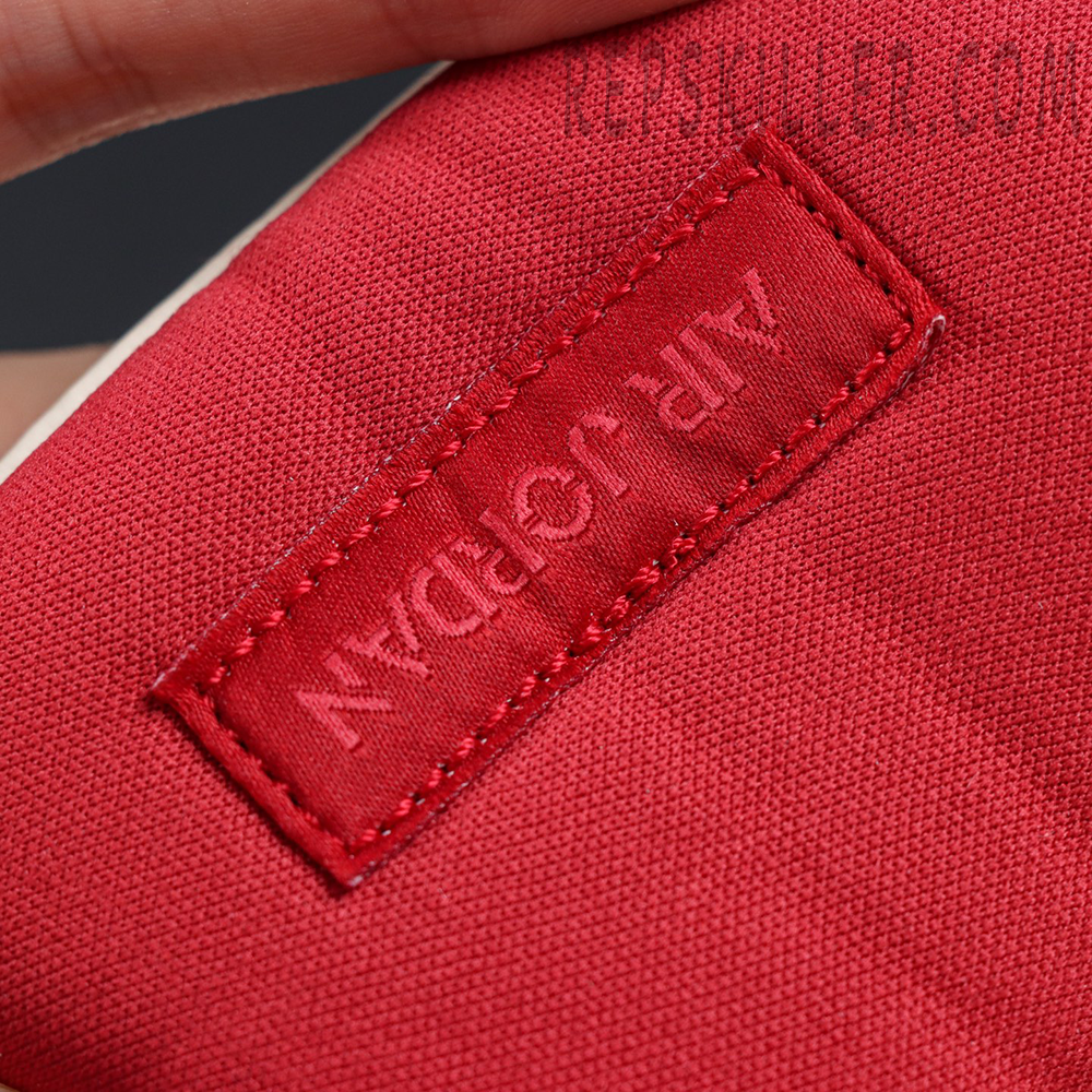 Air Jordan 4 Retro “Valentine’s Day” basketball shoes, inner label detail with “MY ♥︎” themed tag