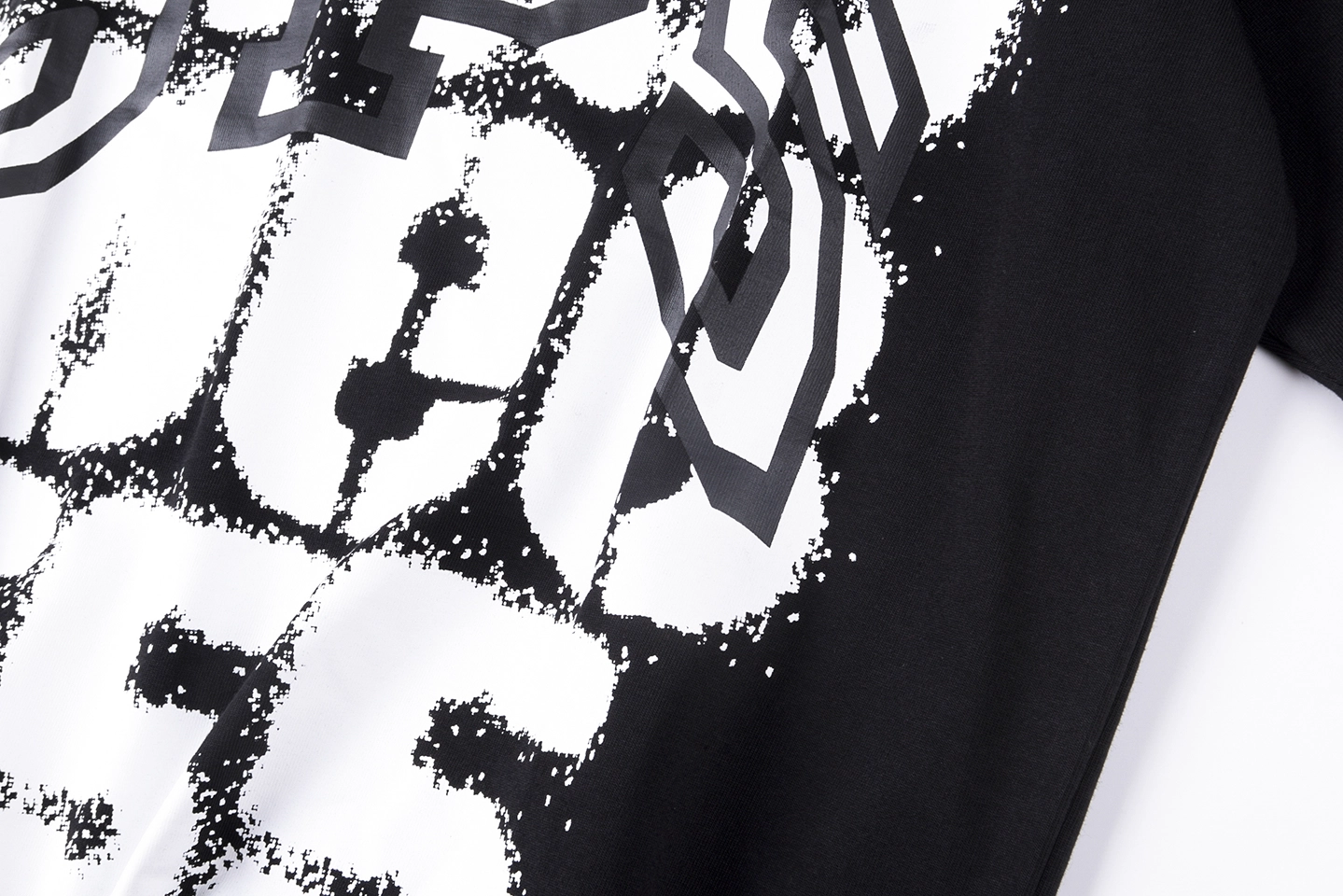 Sp5der Black SP5 555 Spray Graphic T-Shirt5