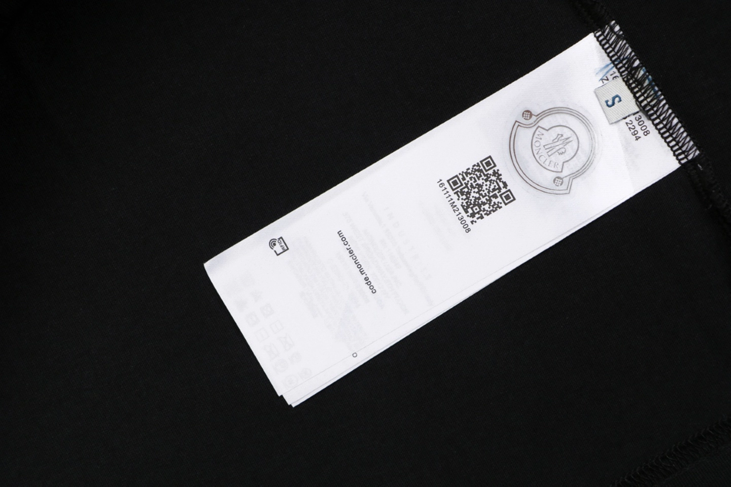 Moncler Distorted Logo Graphic T-Shirt9.jpg