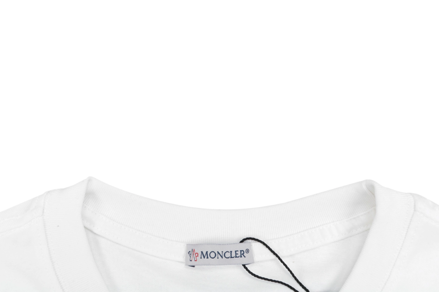 Moncler Mountain Logo Graphic T-Shirt Collar