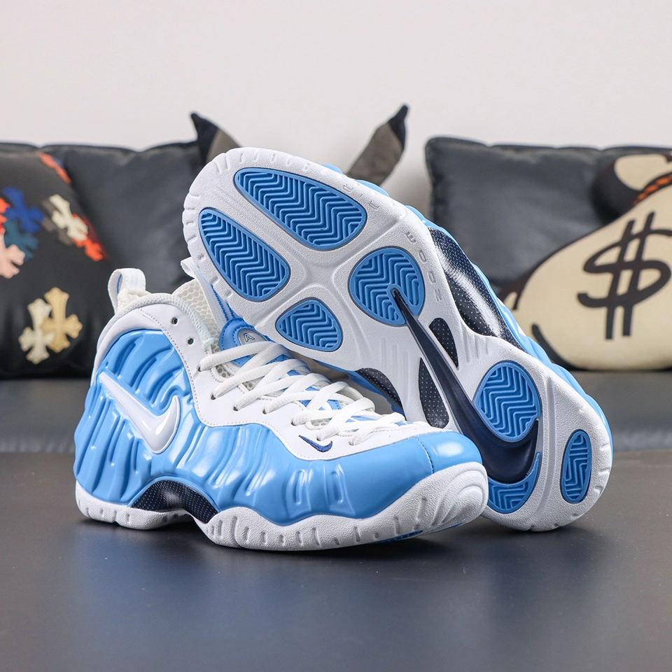 Nike Air Foamposite Pro outsole with herringbone traction and carbon fiber plate