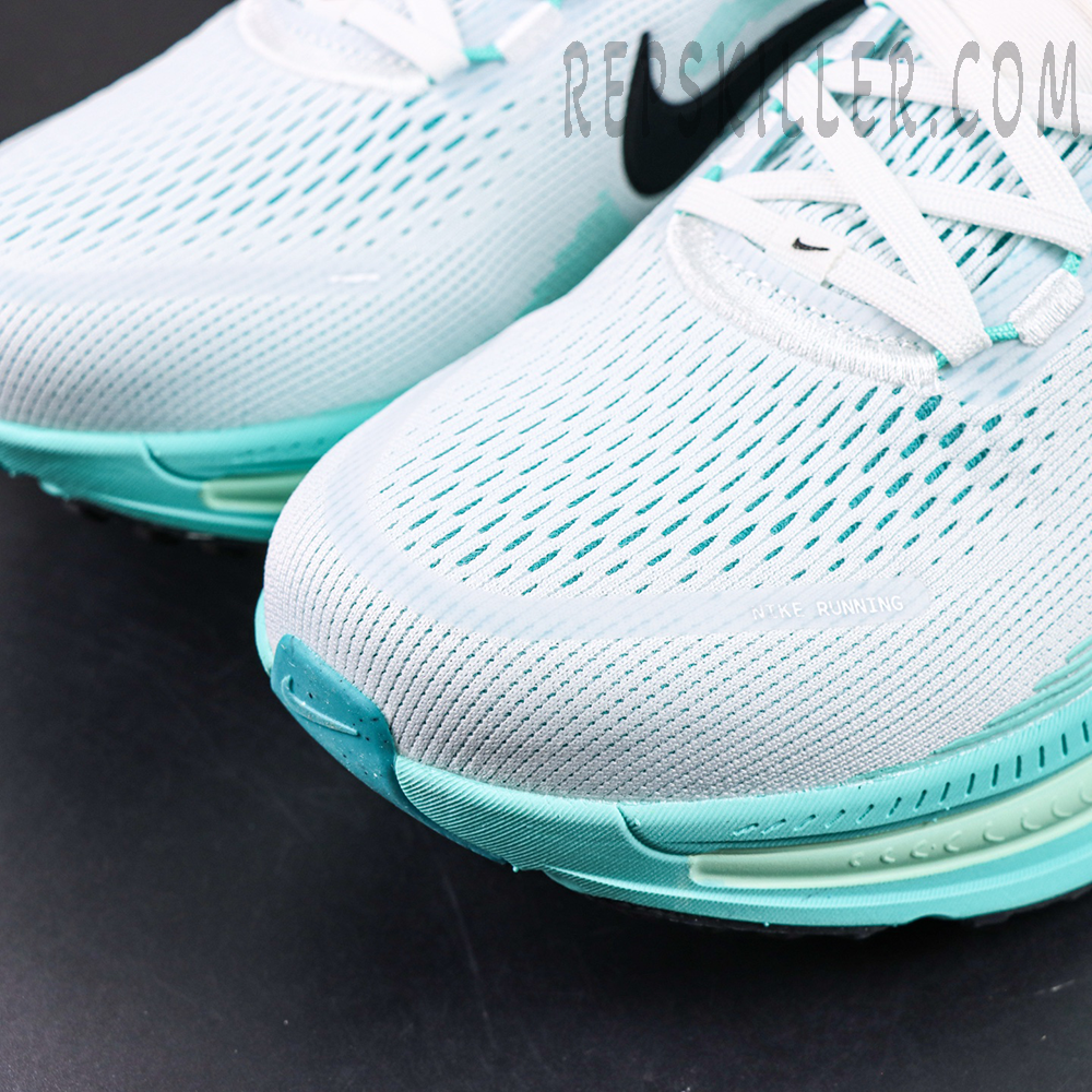 Nike Vomero 18 GS toe box close-up with breathable mesh and forefoot cushioning