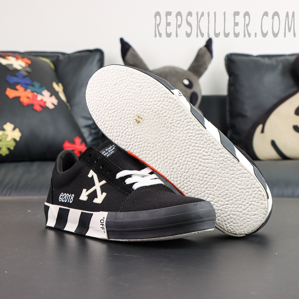 Off-White Vulc Low Top 'Black'4.jpg