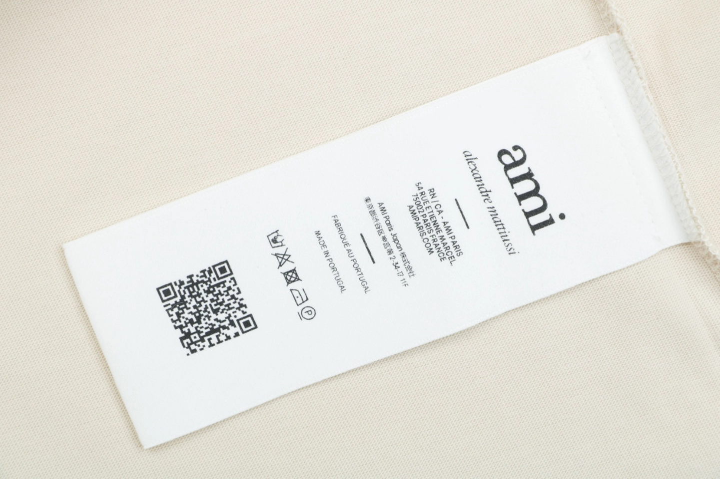 AMI Floral Letter Appliqué T-Shirt Wash label
