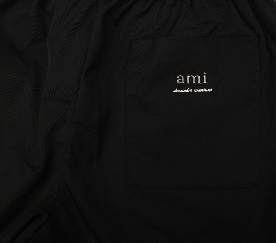 Ami Paris Pocket Logo Tailored Shorts Back Pirnt