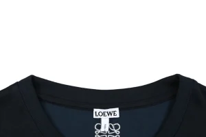 Loewe Half Anagram “HELLO!!” Graphic T-Shirt Collar