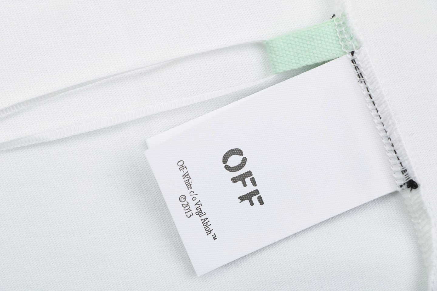 OFF-WHITE Cherry Blossom Arrow Print T-Shirt Wash label