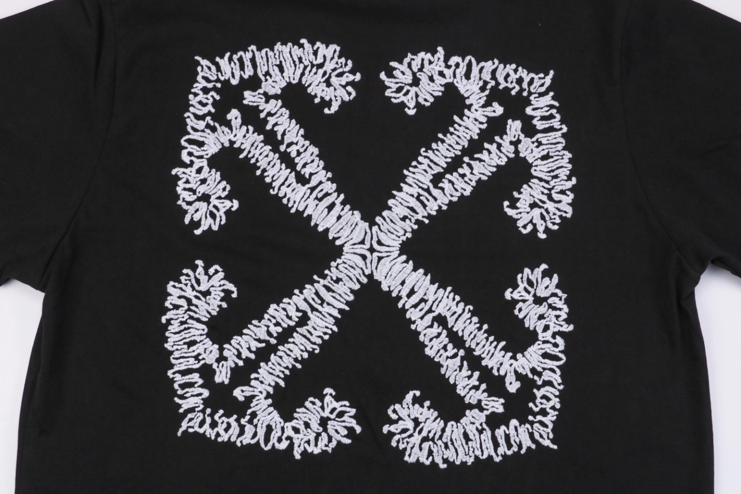 OFF-WHITE Wave Arrow Embroidered T-Shirt Black back Brand