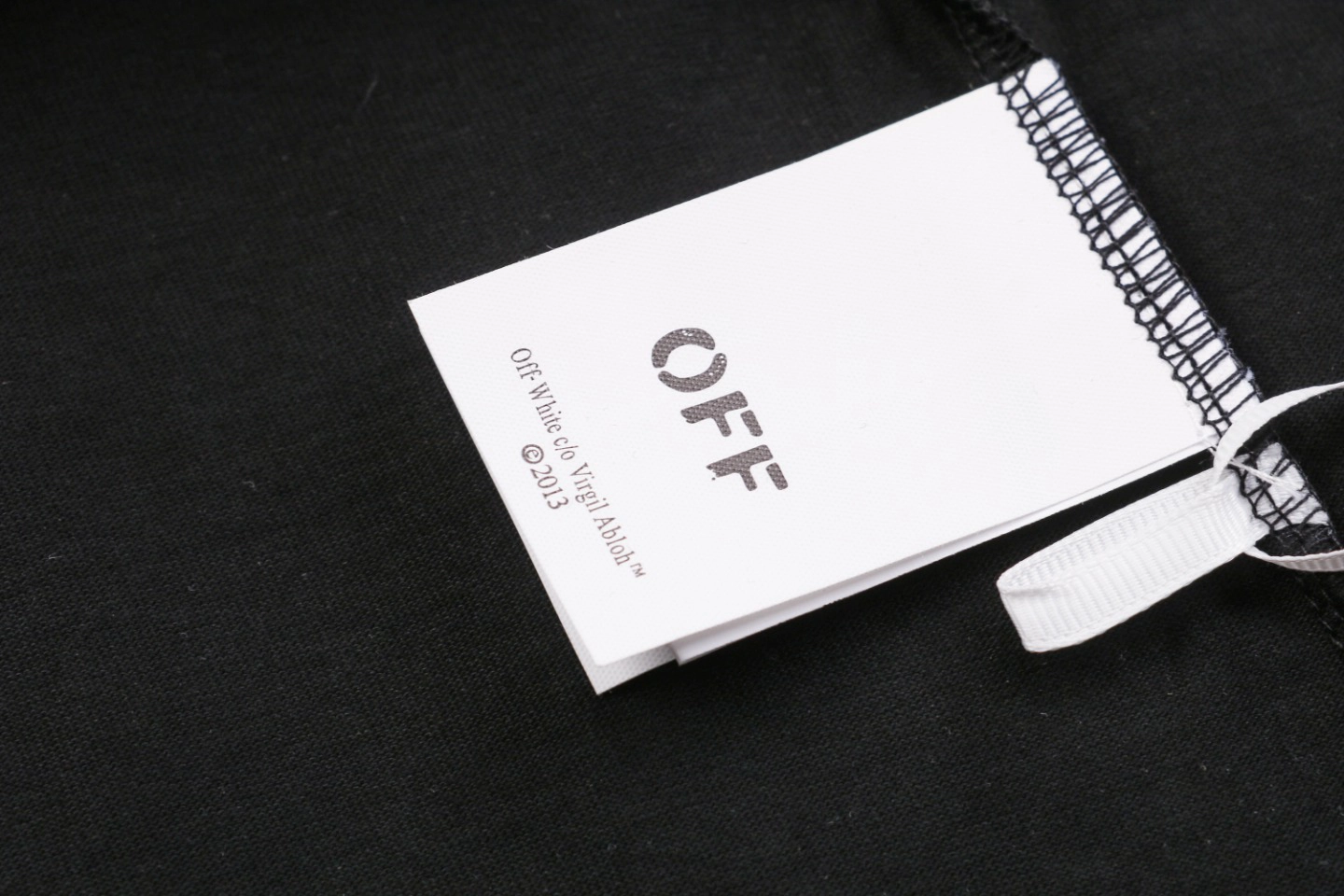 OFF-WHITE Wave Arrow Embroidered T-Shirt Black Wash label