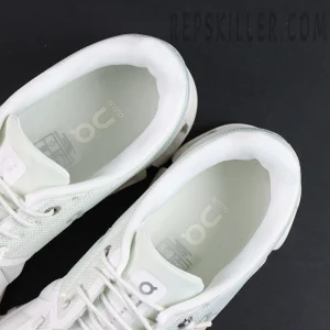 ON Cloud 6 'Triple White'5.jpg