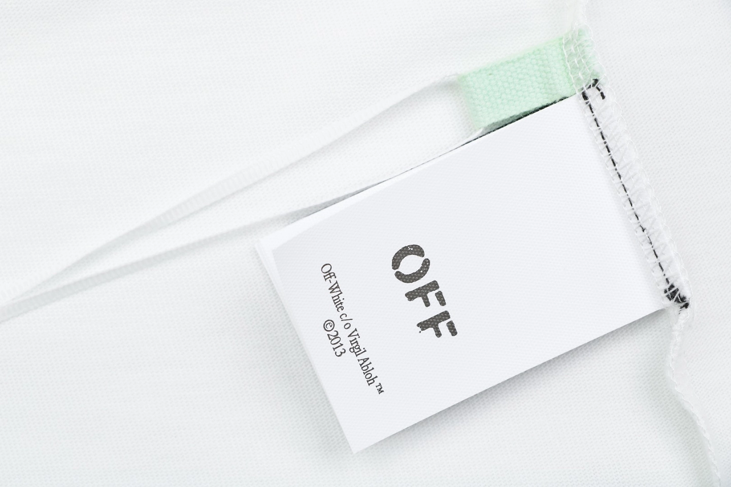 Off-White Floral Arrow Embroidered T-Shirt Wash label