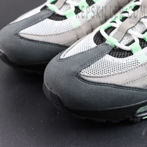 Nike Air Max 95 Big Bubble Fresh Mint toe detail featuring black suede overlays and breathable mesh panels