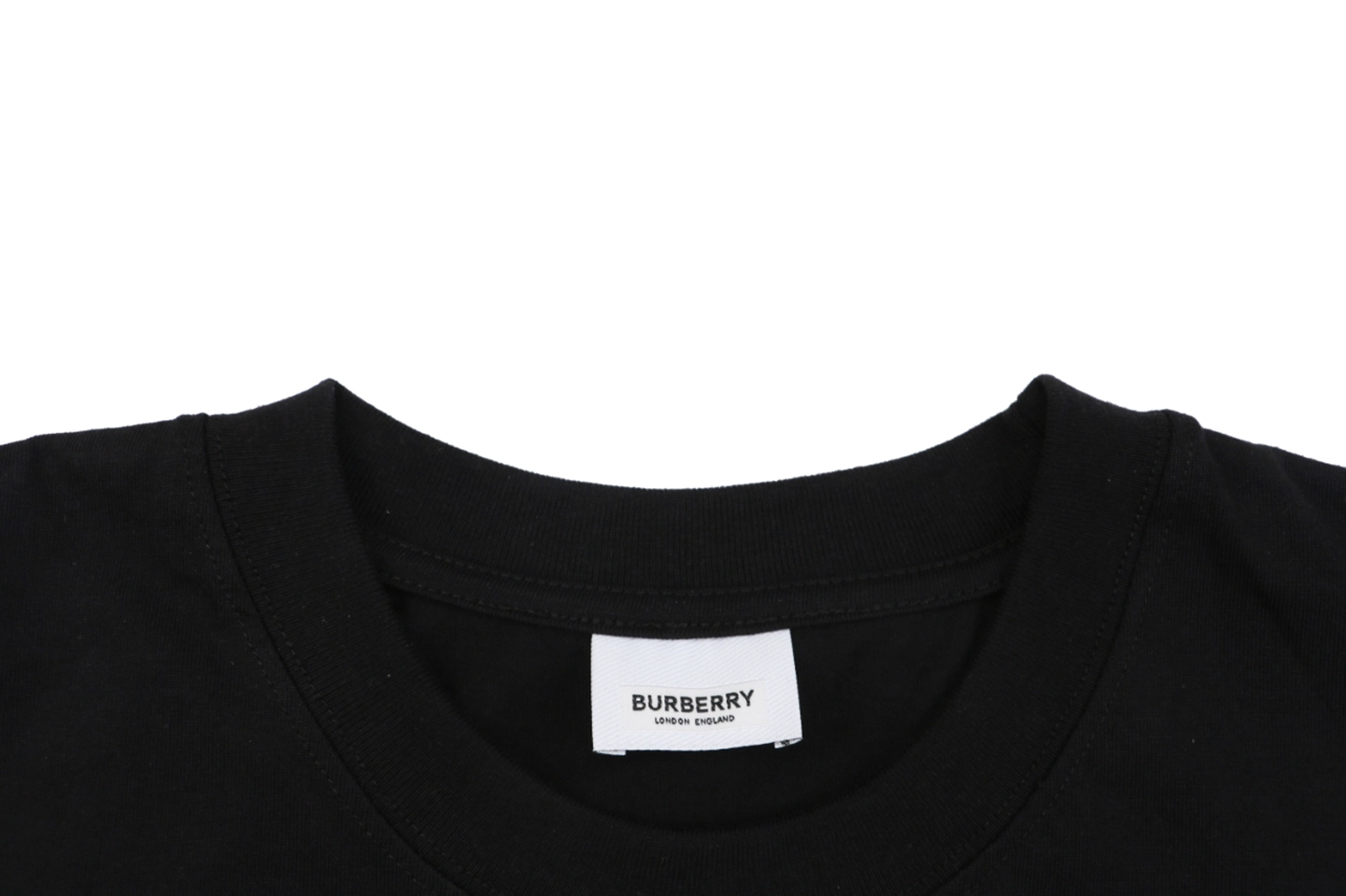 Burberry LOVE Cat Graphic T-Shirt Collar