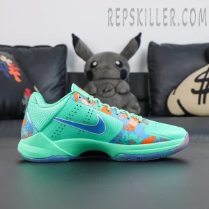 Jalen Brunson x Nike Zoom Kobe 5 Protro NY vs. NY lateral view featuring blue Nike Swoosh, green upper and splatter graphics