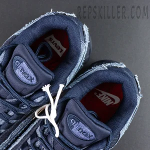 Levi’s x Air Max 95 OG “Obsidian” collar and tongue detail featuring the embroidered Air Max logo and red Levi’s branded insole for collaborative styling