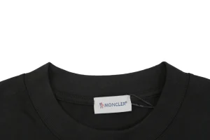 Moncler Red & Blue Gradient Embroidered Logo T-Shirt Black Collar