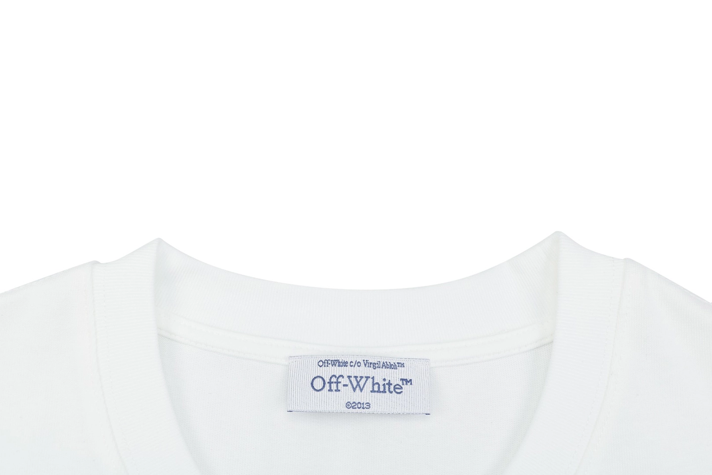 Off-White Gradient Arrows Graphic T-Shirt Collar