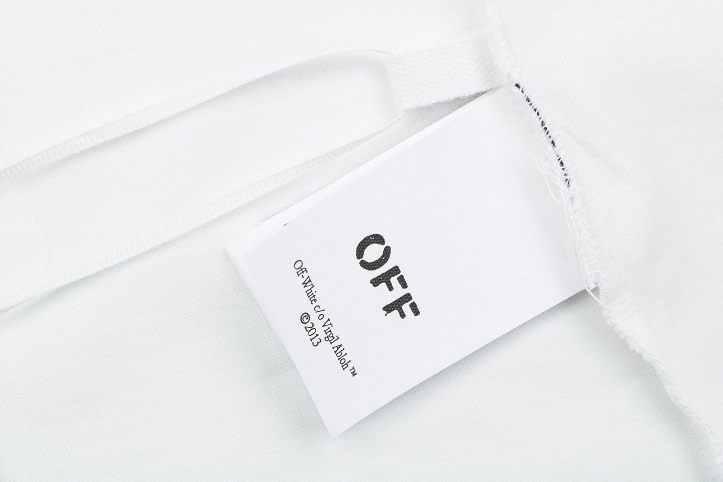 Off-White Gradient Arrows Graphic T-Shirt Wash label