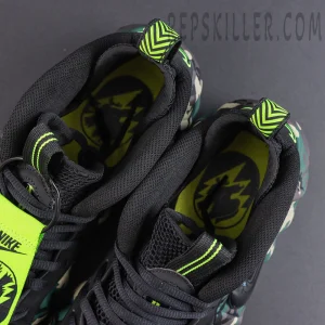 Nike Air Foamposite Pro ‘Green Camo’ collar and insole close-up featuring neon green pull tabs, camouflage lining and special graphic insoles