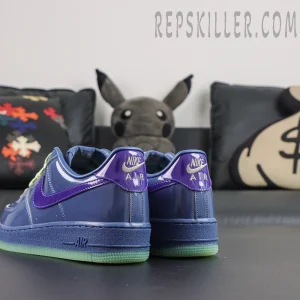 Nike Air Force 1 Low QS ‘Mystic Navy’ heel view featuring a navy patent leather upper, purple Nike Air branding and translucent lime green outsole
