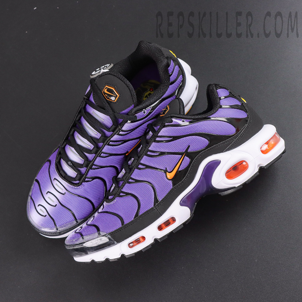 Nike Air Max Plus OG ‘Voltage Purple’ top view featuring black laces and textured purple panels highlighting the retro runner design