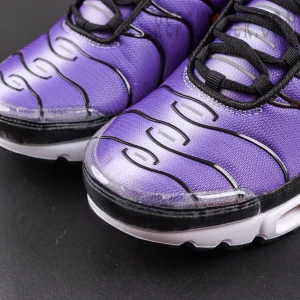 Nike Air Max Plus OG ‘Voltage Purple’ toe box detail featuring a gradient purple mesh upper with black TPU wave overlays