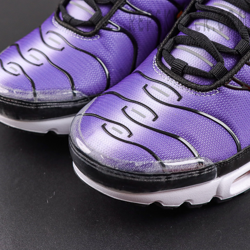 Nike Air Max Plus OG ‘Voltage Purple’ toe box detail featuring a gradient purple mesh upper with black TPU wave overlays