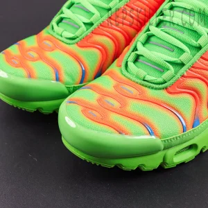 Supreme x Nike Air Max Plus TN ‘Mean Green’ toe box detail featuring an orange-green gradient mesh upper with molded TPU wave overlays